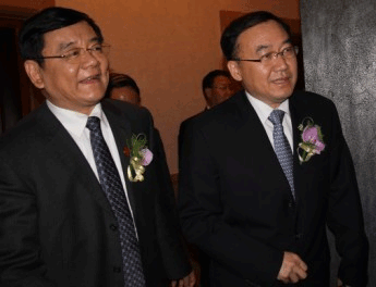 國家質(zhì)檢總局副局長劉平均,河南省副省長徐濟超進入會場